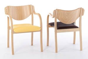 Unsere Holzstühle Orlando AL SP mit Armlehnen und hochwertiger Polsterung